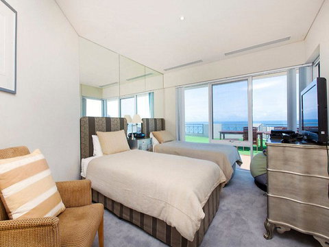 Beachfront Penthouse & Huge Terrace - Hotel NSW 1