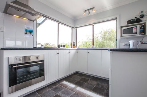 Bircoo Cottage Beach And Golf Getaway - Hotel NSW 3