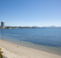 Sandy Bay Waterfront Home - Hotel NSW