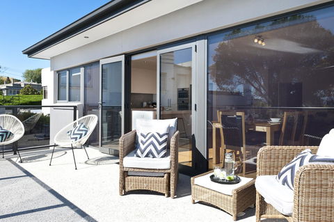 Sandy Bay Waterfront Home - Hotel NSW 5
