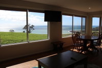 Book Penguin Accommodation Vacations Hotel NSW Hotel NSW