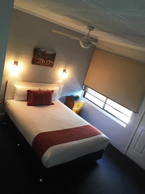 Nicholas Royal Motel - No Pets Allowed - Hotel NSW 3