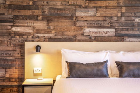 Nightcap At Westside Hotel - Hotel NSW 1