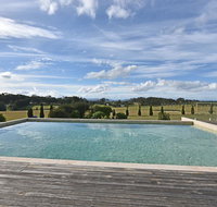 Noble Willow Homestead Lovedale. Super Spacious with views and pool - Hotel NSW