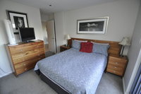NORTH SYDNEY FULLY SELF CONTAINED MODERN 2 BED APARTMENT 16WAL