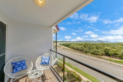 Ocean Breeze, Near Parks And Rowes Bay - Hotel NSW 1