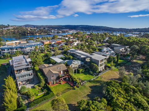 Ocean's 30 - Ultimate Beach Frontage - Hotel NSW 2