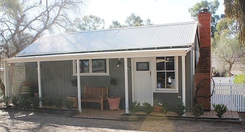 Outback Cellar & Country Cottage - Hotel NSW 2