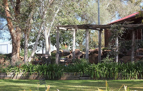 Outback Cellar & Country Cottage - Hotel NSW 1