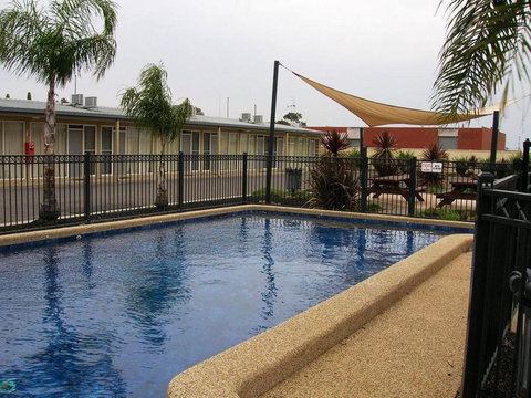Overlander Hotel Motel - Hotel NSW 3