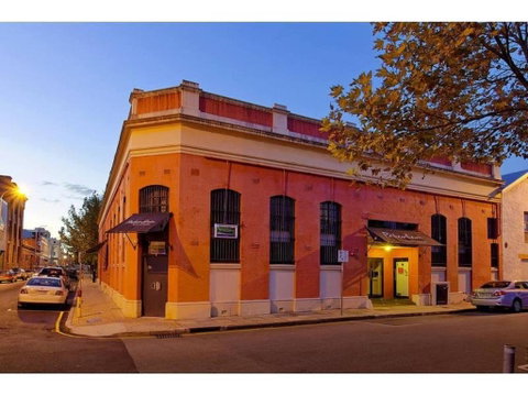 Pakenham Palace - Two Bedroom Converted Warehouse Apartment - Hotel NSW 0