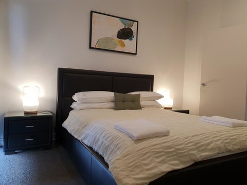 Pakenham Palace - Two Bedroom Converted Warehouse Apartment - Hotel NSW 2