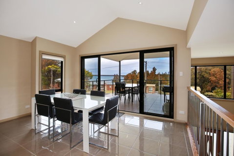 Panorama @ The Lake - Pet Friendly - 15 Mins To Hyams Beach - Hotel NSW 1