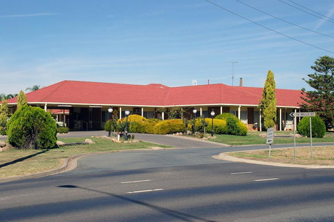 Pines Country Club Motor Inn - Hotel NSW 1