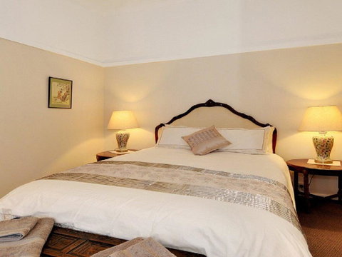 Plum Tree Cottage - Warm, Cosy & Walk To Town - Hotel NSW 2