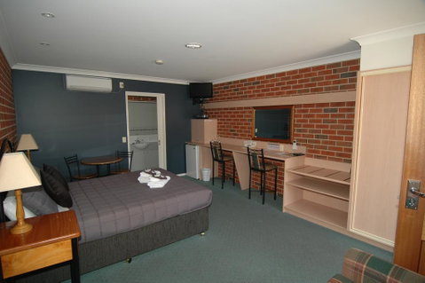 Poachers Paradise - Hotel NSW 3