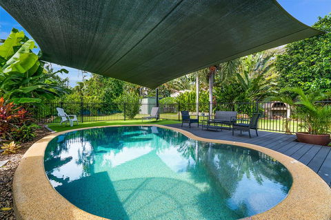 Private Pool, Big Backyard, Aircon - Paradise! - Hotel NSW 0
