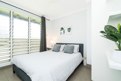 Private Pool, Big Backyard, Aircon - Paradise! - Hotel NSW 3
