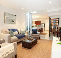 Quiet Family Home With Garden Courtyard Near Cafes - Hotel NSW