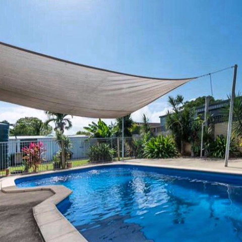 QUIRKY QUEENSLANDER 6 BEDROOM HOME - Hotel NSW 3
