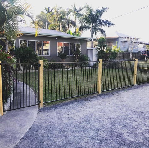 QUIRKY QUEENSLANDER 6 BEDROOM HOME - Hotel NSW 0