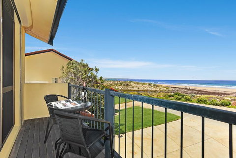 Right On The Beach @ Moana - Hotel NSW 2
