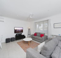 Ronald Avenue, 101, Sea Behind The Trees - Hotel NSW