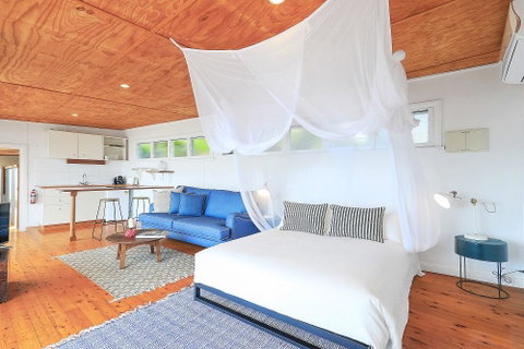 Sail On In Boatshed - Hotel NSW 3