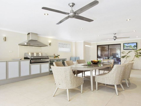 Saltwater - Entertainers Paradise - Hotel NSW 1
