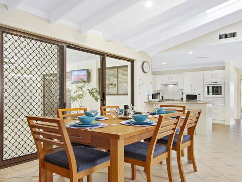Saltwater - Entertainers Paradise - Hotel NSW 2
