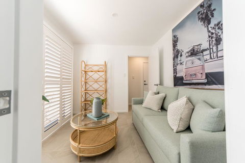 Sandcastle, 26a Winsor Street - Hotel NSW 3