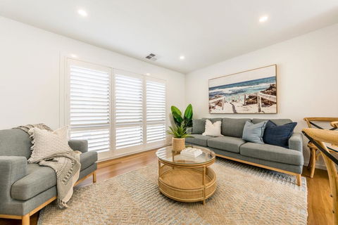 Sandcastle, 26a Winsor Street - Hotel NSW 1