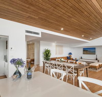 Sea la Vie 2 Luxury Apartment in Coffs Harbour Jetty with pool views and walking distance to the beach