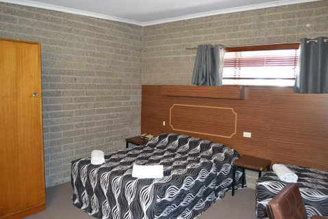 Shamrock Hotel Motel Balranald - Hotel NSW 2