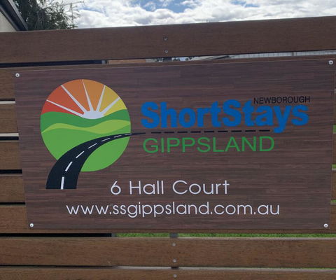 Short Stays Gippsland (Newborough) - Hotel NSW 1
