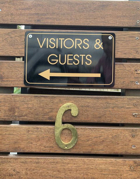 Short Stays Gippsland (Newborough) - Hotel NSW 3