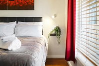 Book Trafalgar Accommodation Vacations Hotel NSW Hotel NSW