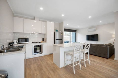 Sleek, Modern Capel Sound! - Hotel NSW 0