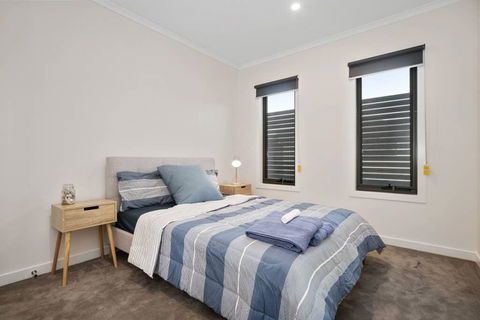Sleek, Modern Capel Sound! - Hotel NSW 1