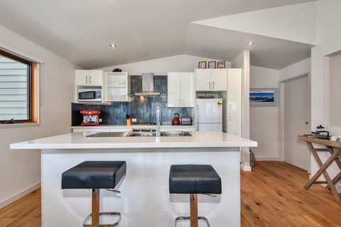 Snow Bound - Hotel NSW 2