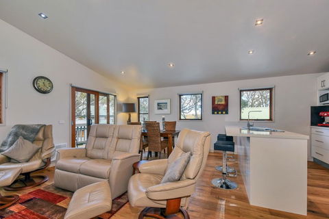 Snow Bound - Hotel NSW 1