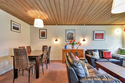 Snowgums 06 - Hotel NSW 2