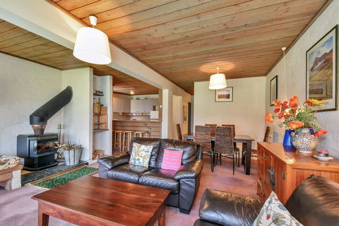 Snowgums 06 - Hotel NSW 1