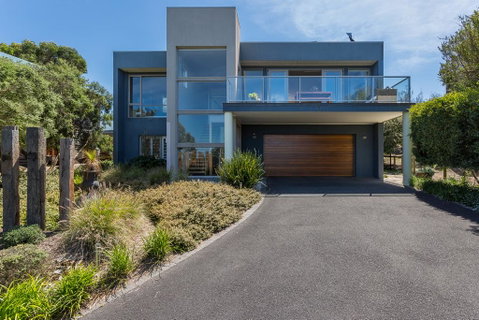 Sophisticated Contemporary Coastal Living With Sweeping Views In Cape Schanck - Hotel NSW 2