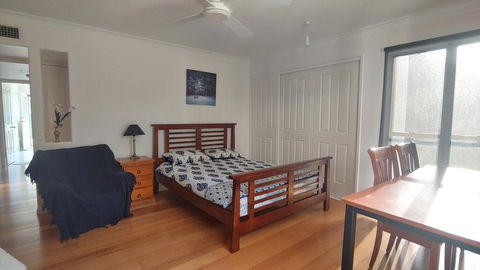 Spacious 2 Bedroom Unit, Private Bath, Kitchen, RV Parking On 5 Acres, 10 Min To Fraser Island Barge - Hotel NSW 1