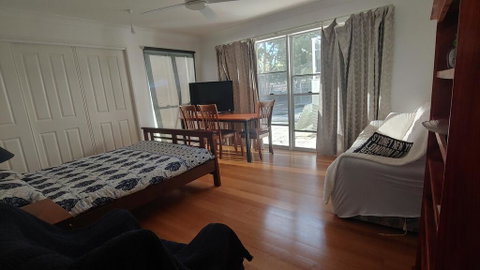 Spacious 2 Bedroom Unit, Private Bath, Kitchen, RV Parking On 5 Acres, 10 Min To Fraser Island Barge - Hotel NSW 3