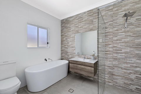 Spacious Living On Victoria - Hotel NSW 1