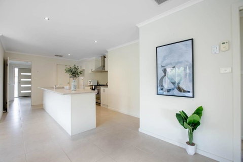 Spacious Lovely 5Beds Home@Point Cook - Hotel NSW 3