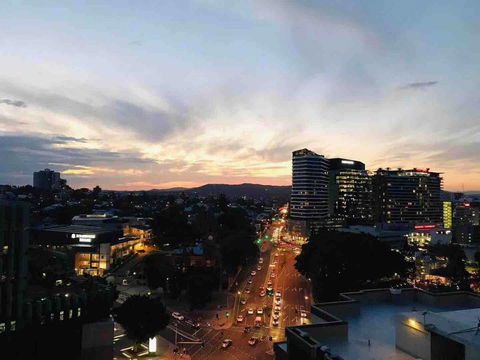 Spacious River Front 2 Bed Apt Central Location - Hotel NSW 2