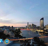 Spacious River Front 2 Bed Apt Central Location